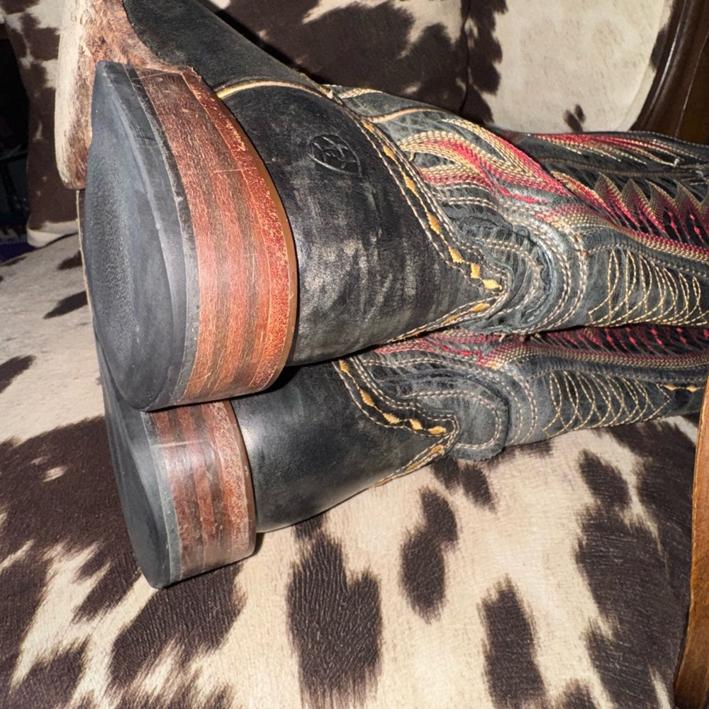 Ariat Black and Red Women’s Cowboy Boots - Picture 13 of 16